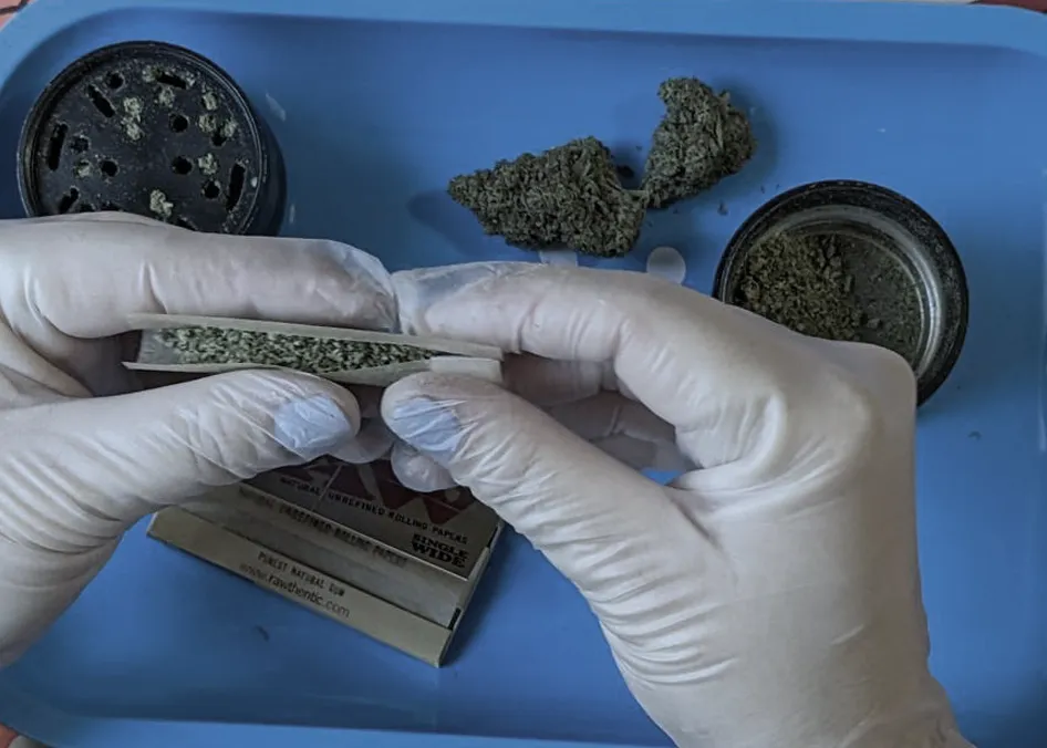 How to Roll a Joint 7 05 pack and roll the joint