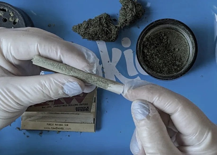 How to Roll a Joint 10 08 tap the end of the joint