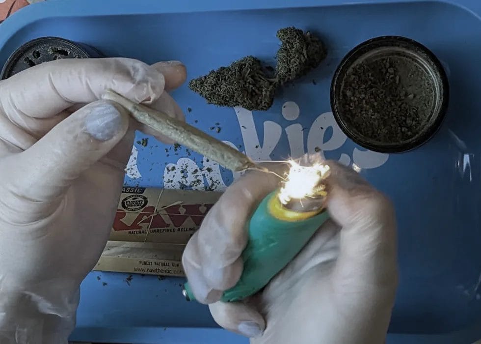 How to Roll a Joint 13 11 light your joint