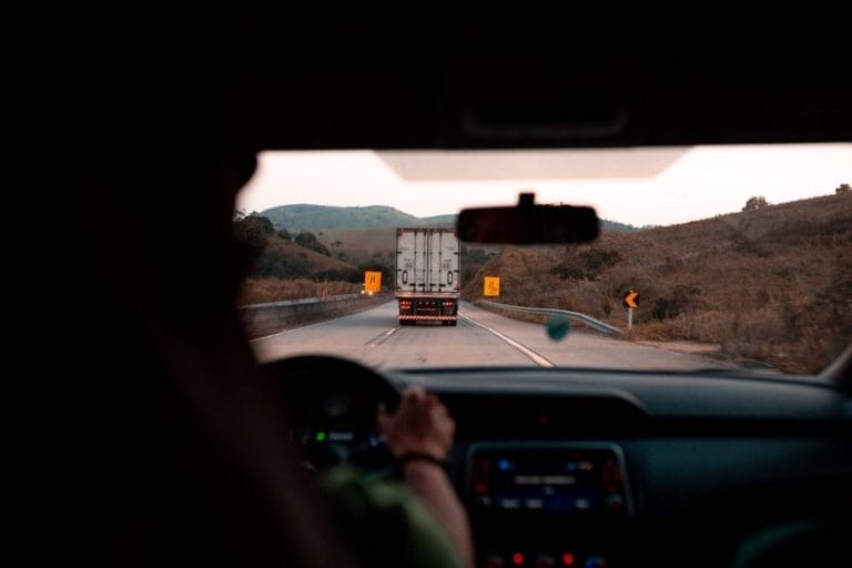 Does CBD Show Up on a 10-Panel Drug Screen? 4 Truck driver at work