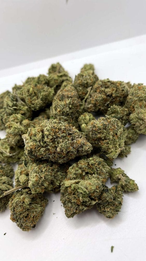 Corleone Kush (AAAA) 1 Corleone Kush is a mostly indica hybrid cannaibs strain that, like its fictional Godfather namesake, is definitely powerful. Its sour citrus aroma with darker notes of incense is telling of its Pre-98 Bubba Kush and SFV OG Kush genetics. This potent strain flowers in 8 weeks and produces dense flowers. Its heavy indica properties make Corleone Kush an ideal choice for pain relief and insomnia, though its potency may bring on more sativa-like energetic effects for some consumers.