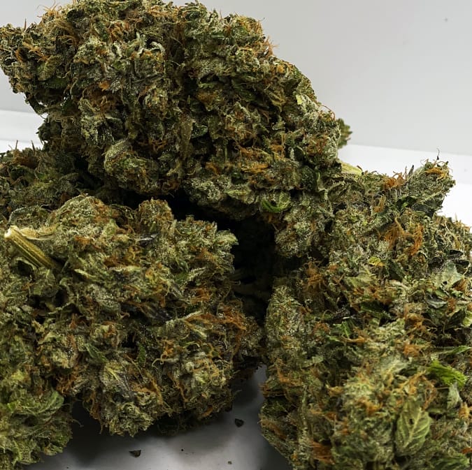 The 3 queens hybrid marijuana strain is a powerful Indica-dominant blend that is known for its heavy body high. It is usually recommended for more intermediate/experienced users. This strain is recommended for evening use, as it can be very potent. The three queens hybrid has a sweet and earthy flavor, with hints of citrus and pine. It has a strong aroma that is sure to please
